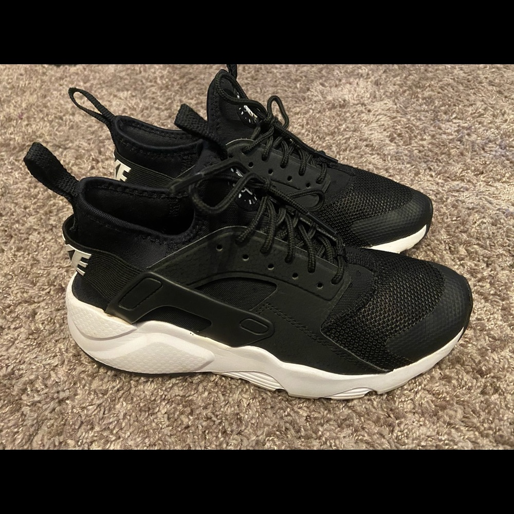 Nike’s Sz: 5Y (6.5W)